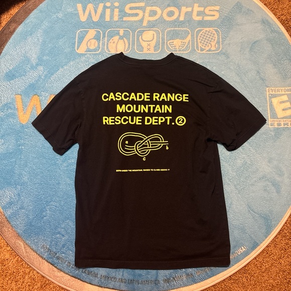 Medium H&M Mountain Rescue Graphic Tee - Picture 2 of 4